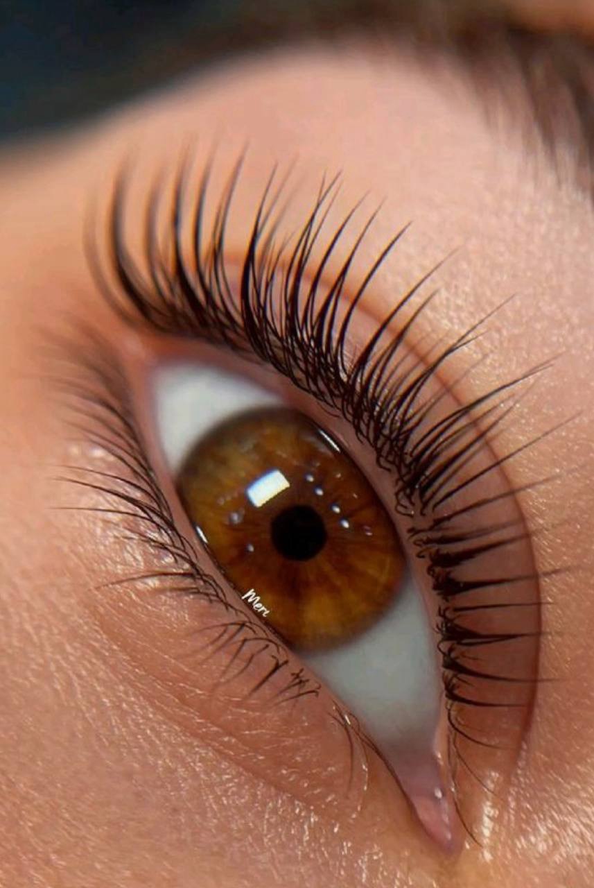 Eyelash tinting